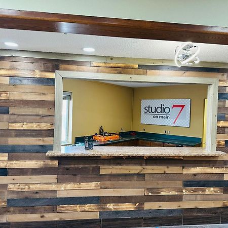 Studio 7 On Main West Fargo ภายนอก รูปภาพ