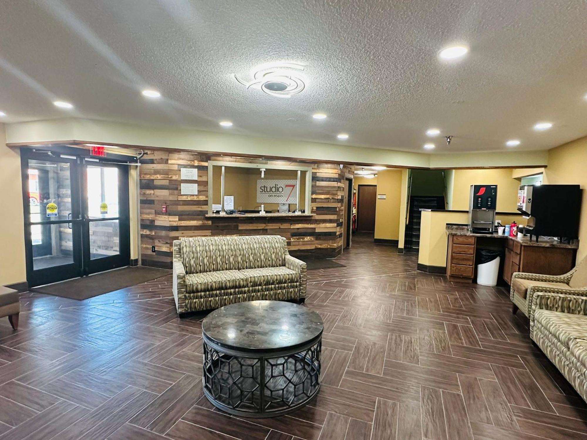 Studio 7 On Main West Fargo ภายนอก รูปภาพ